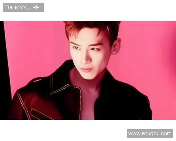 足球明星腹肌头像男展现运动魅力与健美身材的完美结合