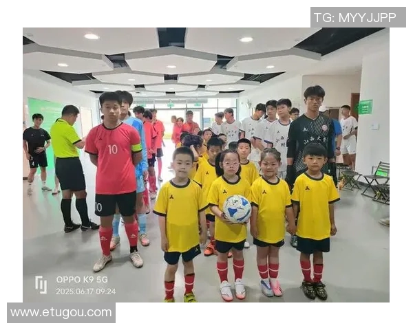 山西足球明星盘点：那些在绿茵场上闪耀的传奇人物与新星